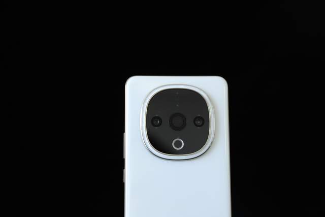 国民手机越级引领者超级扬声器真的太猛了！long8登录vivo Y300评测：