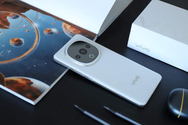 国民手机越级引领者超级扬声器真的太猛了！long8登录vivo Y300评测：(图15)