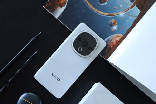 国民手机越级引领者超级扬声器真的太猛了！long8登录vivo Y300评测：(图18)