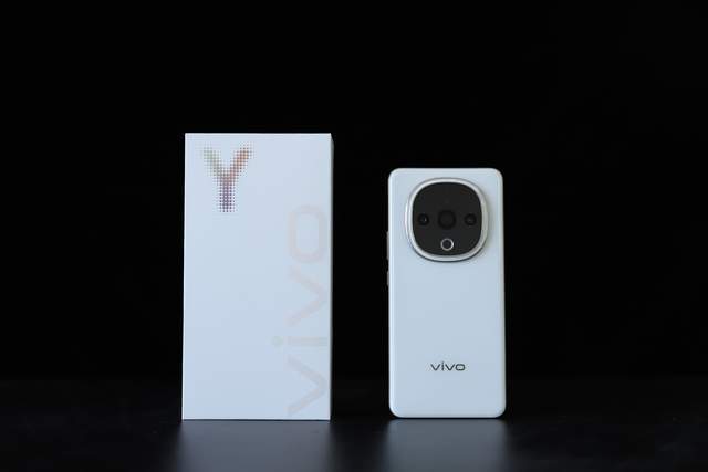 国民手机越级引领者超级扬声器真的太猛了！long8登录vivo Y300评测：(图20)