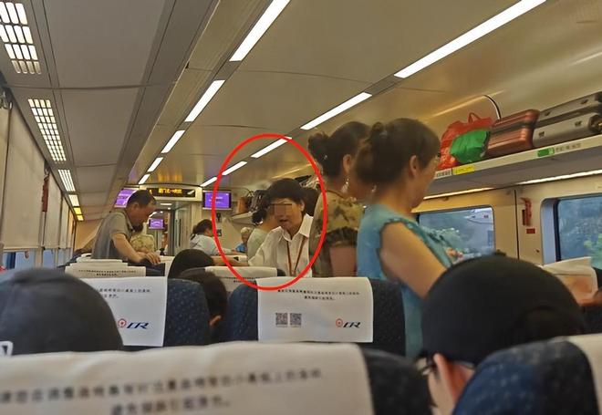 ：多次劝说无果现场曝光回应大妈高铁车厢集体跳舞后续(图2)