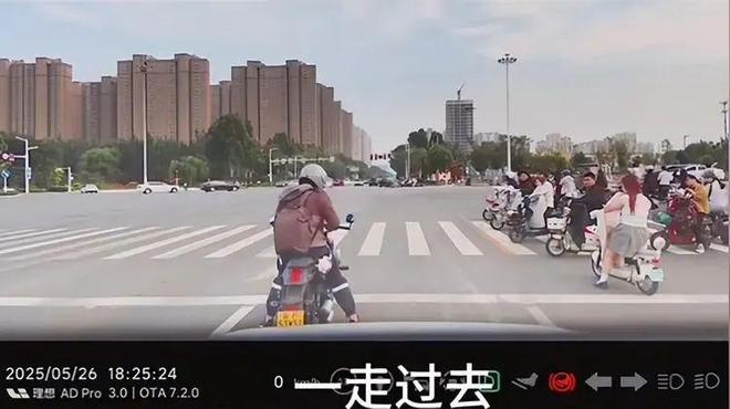 司机气到流产公布完整行车记录仪河北女司机与骑手冲突后续：女(图10)